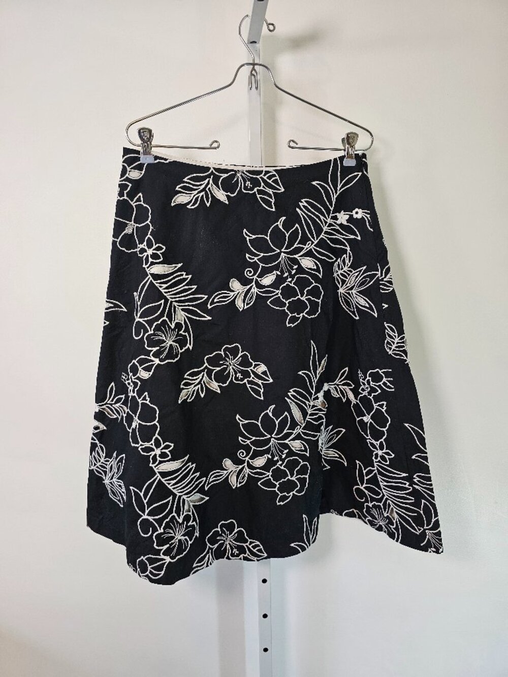 WHBM Skirt Black White Embroidered A-line Boho Summer 8